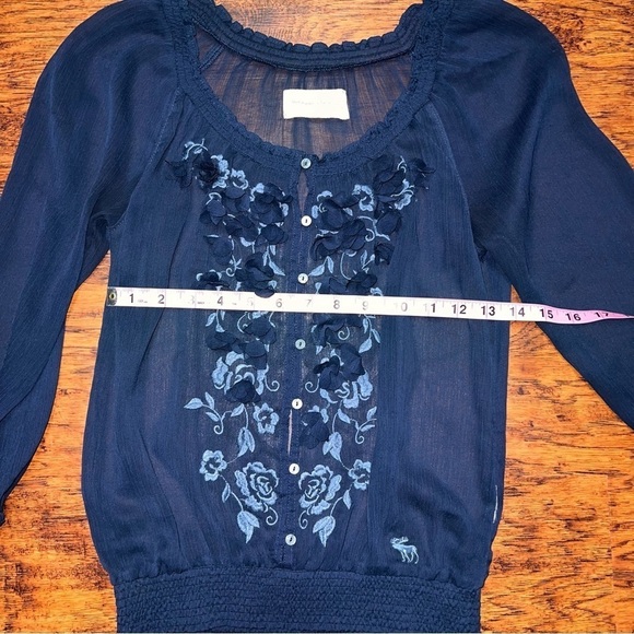 Abercrombie & Fitch Blue Floral Sheer Blouse, 3/4 length Sleeves, Size Small - Picture 9 of 9